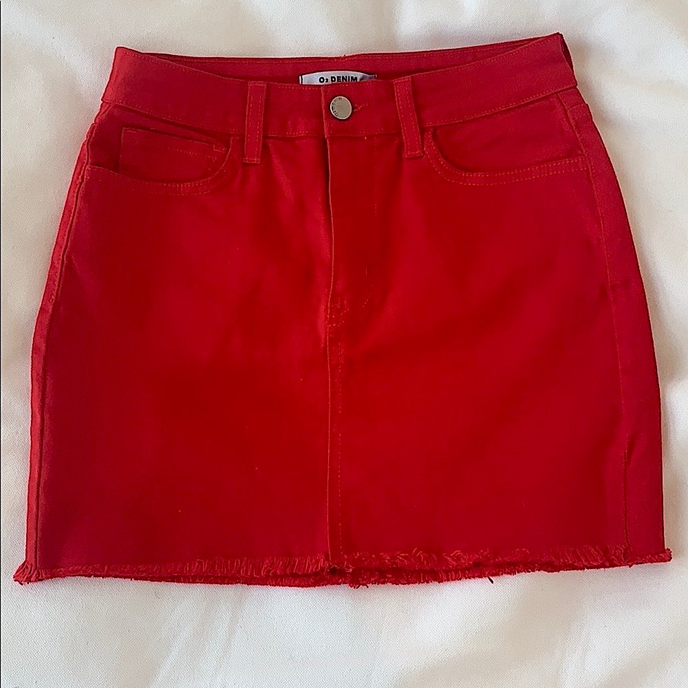 Lulu’s Red Denim Skirt with Frayed Detail - Picture 3 of 4